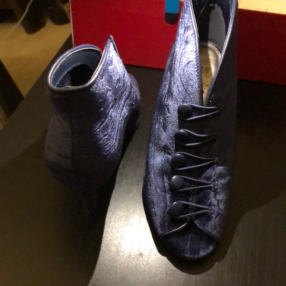 Shoes - Picture 5 of 7